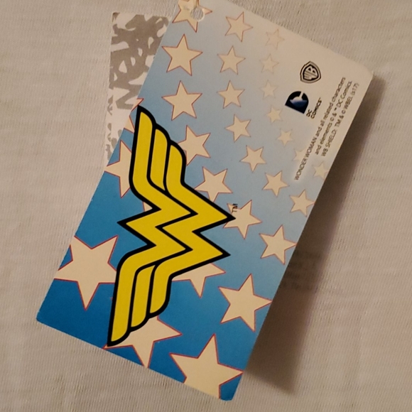 Wonder Women T-shirt,Hat & Socks set - Picture 3 of 10